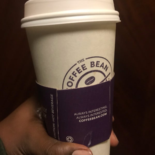 Das Foto wurde bei The Coffee Bean &amp; Tea Leaf von Jay F. am 5/29/2019 aufgenommen