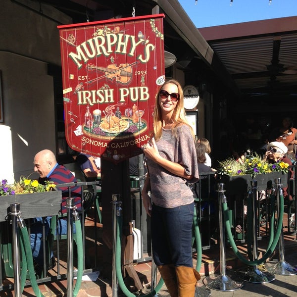 รูปภาพถ่ายที่ Murphy&#39;s Irish Pub โดย Shari D. เมื่อ 2/20/2013