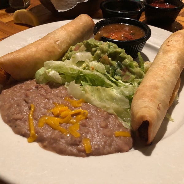 Das Foto wurde bei Desperados Mexican Restaurant von Tim P. am 6/9/2018 aufgenommen