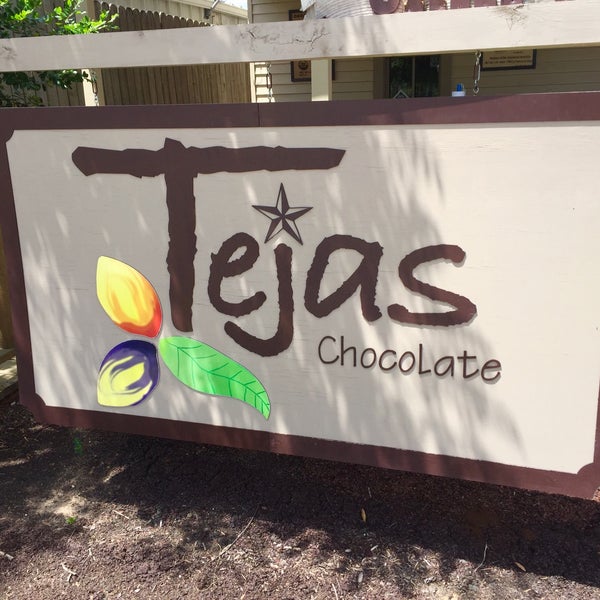รูปภาพถ่ายที่ Tejas Chocolate Craftory โดย Tim P. เมื่อ 7/2/2016