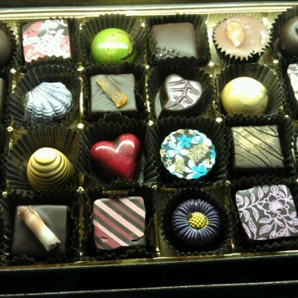 รูปภาพถ่ายที่ Sweet Paradise Chocolatier โดย Bob N. เมื่อ 10/9/2012