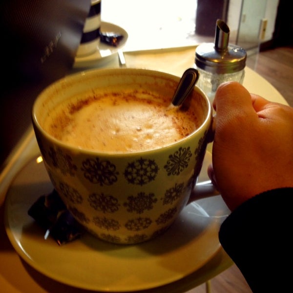 Foto scattata a TOP COFFEE SHOP &amp; JUICE BAR da Mohammad S. il 1/3/2014