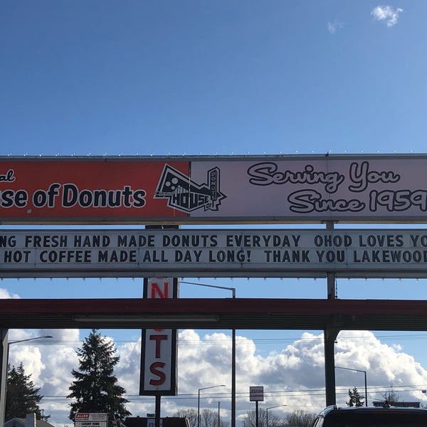 Foto scattata a Original House of Donuts da Frank L. il 3/13/2019