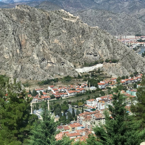 Das Foto wurde bei Yamaç Bistro von yoldaş u. am 9/8/2021 aufgenommen