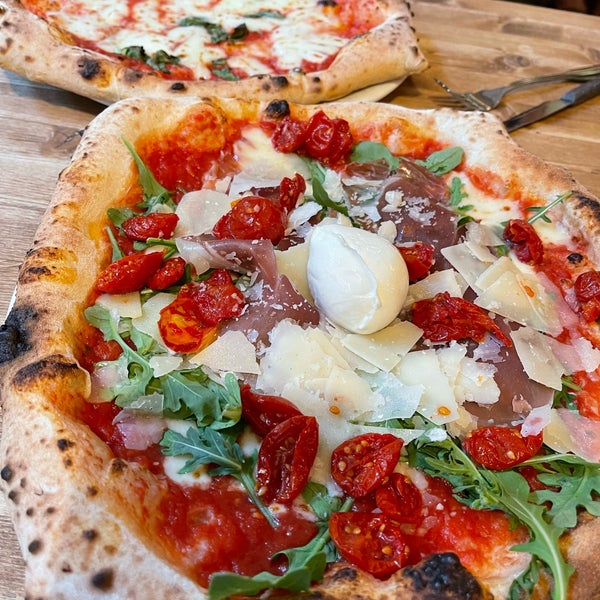 One of the best Pizzas in Stockholm I had so far 🙌🏻 the Pizza variation  „Meno Male“ is a dream, you should give it a try!