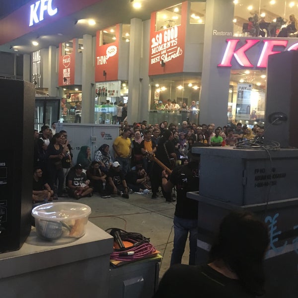 Photos At Busking Depan Kfc Bukit Bintang Street Art