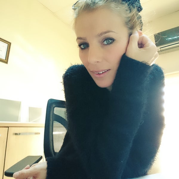 Bbc cam. Мартина кроксалл. Старая телевизионная камера. News anchor desk. Bbc cam.