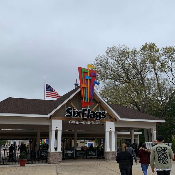 Photo taken at Six Flags Great Adventure by HMB on 5/12/2022