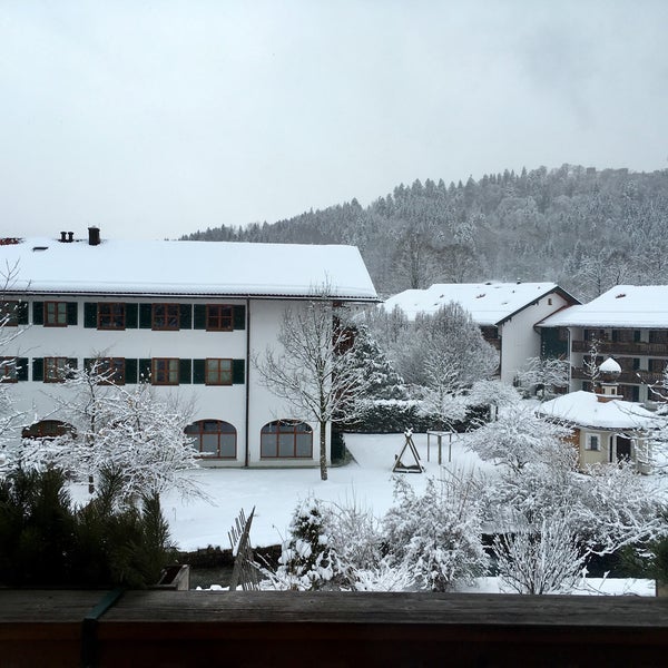 Foto diambil di Hotel Bachmair Weissach oleh Anton K. pada 12/17/2017