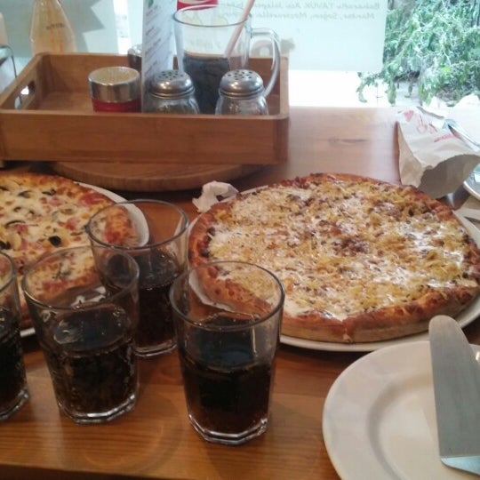 Foto tomada en Bronzo Pizza  por Şebnem Ş. el 1/9/2015