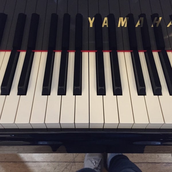 11/25/2014에 Tanya E.님이 Yamaha Music London에서 찍은 사진