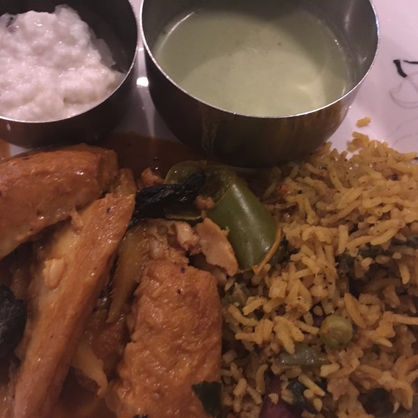 Foto tomada en Mayura Indian Restaurant  por Alice C. el 10/1/2016