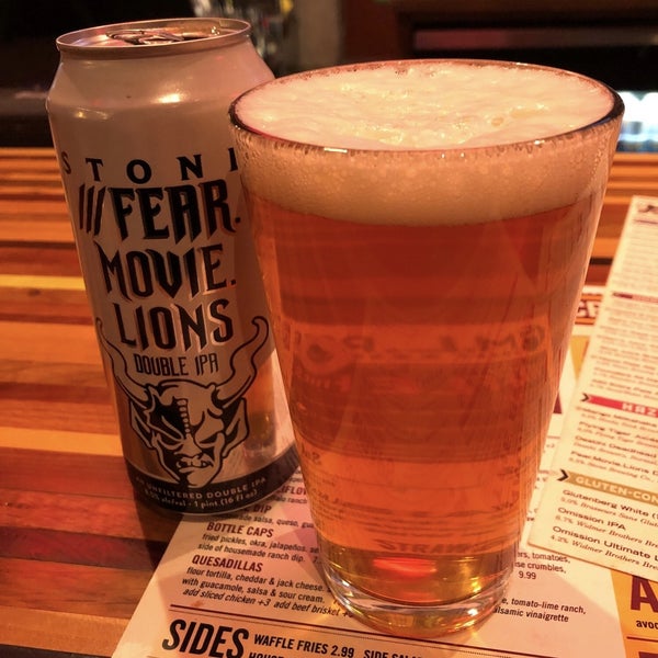 Photo taken at M.L.Rose Craft Beer &amp; Burgers by Lucas H. on 10/23/2019