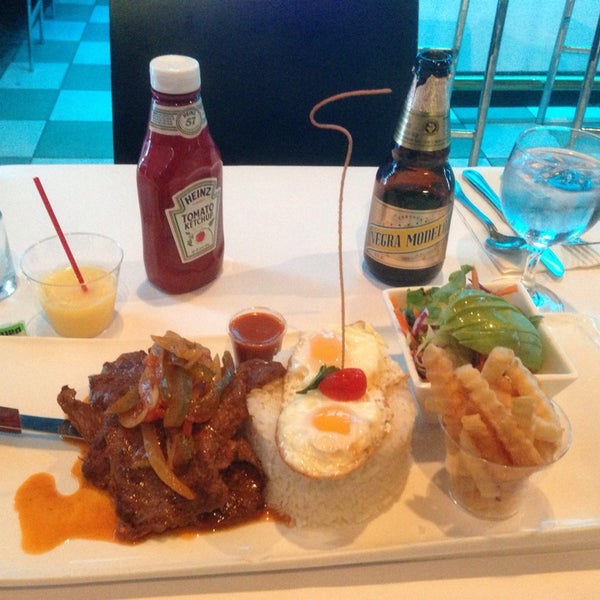 Foto diambil di Sabor Latino Restaurant oleh Joe W. pada 5/28/2014