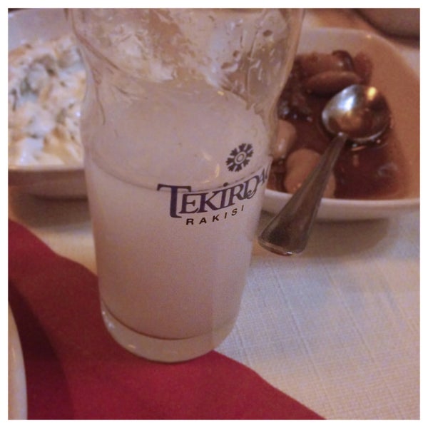 Foto tirada no(a) Tiryaki Restaurant por Sinan E. em 11/21/2014