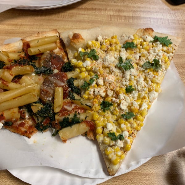รูปภาพถ่ายที่ Vinnie&#39;s Pizzeria โดย Gabriel D. เมื่อ 11/13/2018