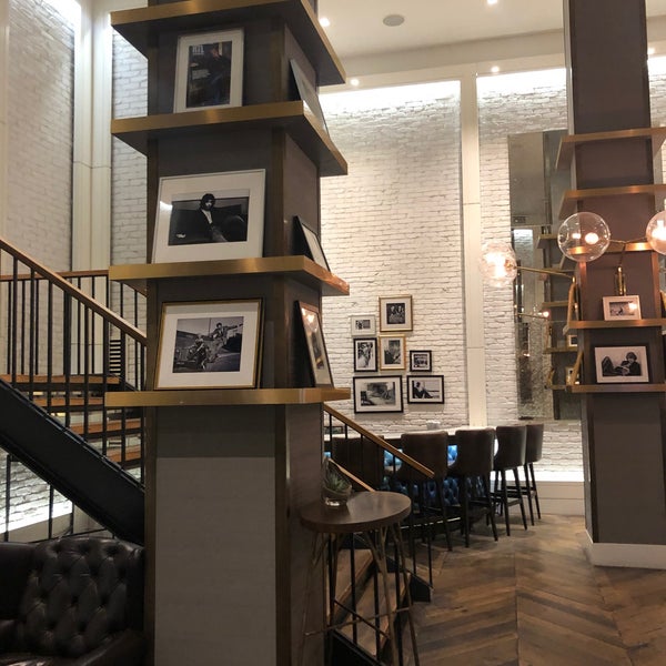 Foto diambil di Hotel AKA Nomad oleh Tanya pada 10/27/2019