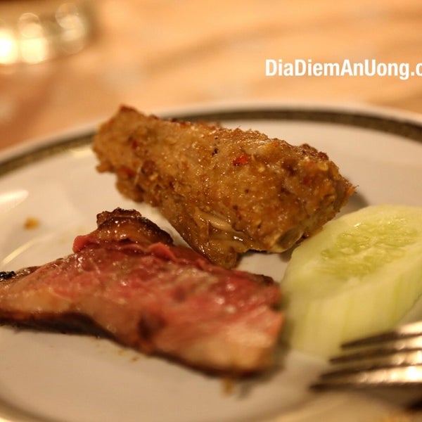 รูปภาพถ่ายที่ Le Chateau de Saigon Restaurant โดย Trúc Bi ❤ Cherish เมื่อ 4/13/2013