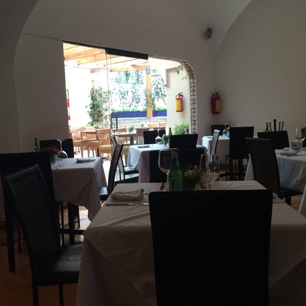 Photo prise au TANNAT Cocina Mediterránea &amp; Terraza Martini par Ninfa P. le6/14/2014