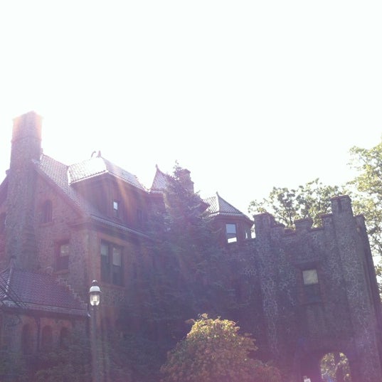 Photo taken at Kip&#39;s Castle by Azie S. on 10/5/2012