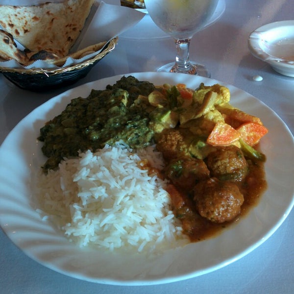 Photo taken at Bombay Indian Restaurant by Rudy D. on 2/17/2014