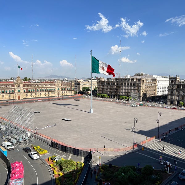 Foto diambil di El Balcón del Zócalo oleh Manny R. pada 6/15/2023