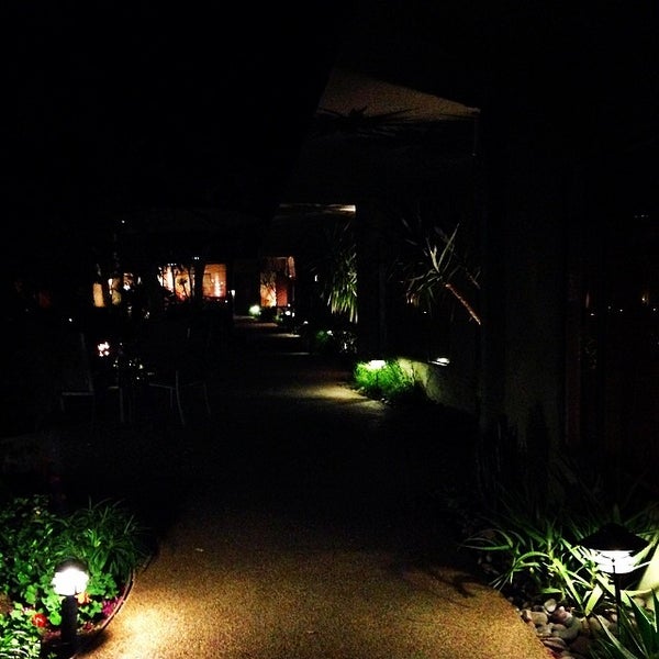 Foto diambil di Desert Riviera Hotel oleh Cinnamon B. pada 5/2/2014