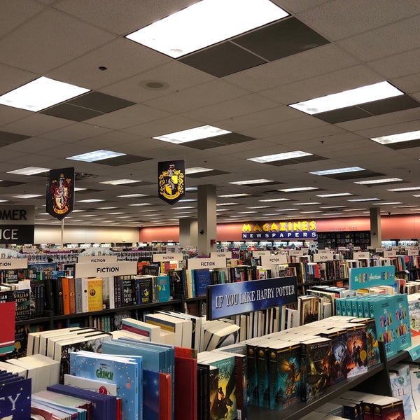 Descubrir 57+ imagen calvin klein katy mills Thptnganamst.edu.vn