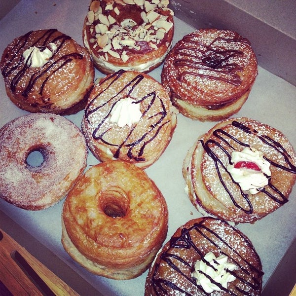 11/10/2013에 Gerry M.님이 Spudnuts Donuts에서 찍은 사진