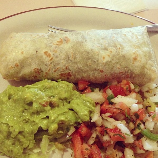 6/24/2013 tarihinde Gerry M.ziyaretçi tarafından Mission Burrito'de çekilen fotoğraf