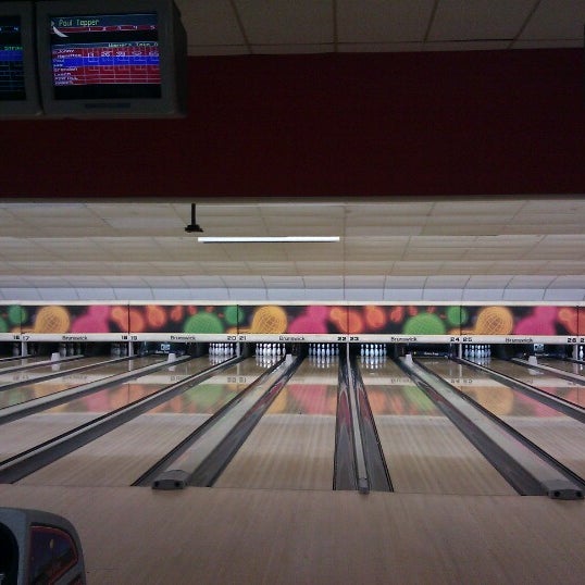 Photo taken at Bowl 360 Astoria by Paul T. on 10/9/2012