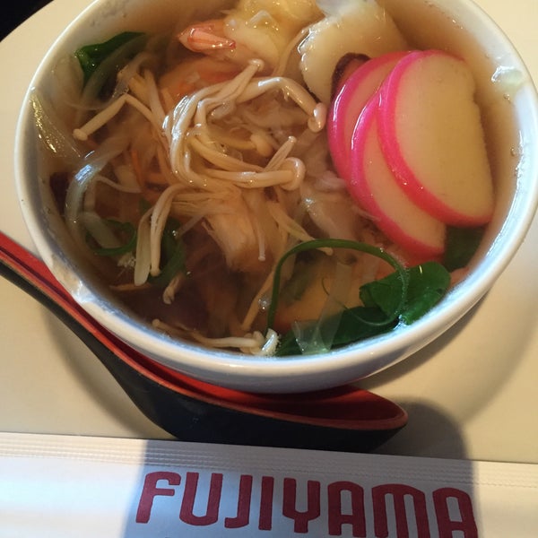 Снимок сделан в Fujiyama Sushi пользователем P Pam P. 7/2/2015