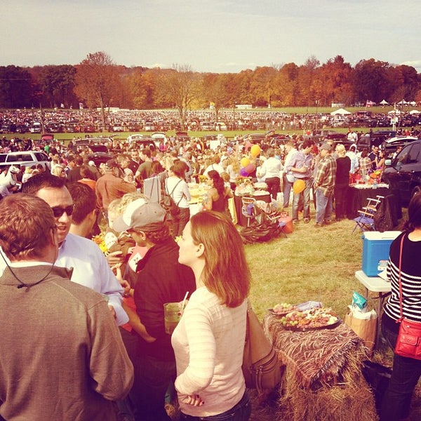Photo taken at Moorland Farm - The Far Hills Race Meeting by Alexis on 10/20/2012