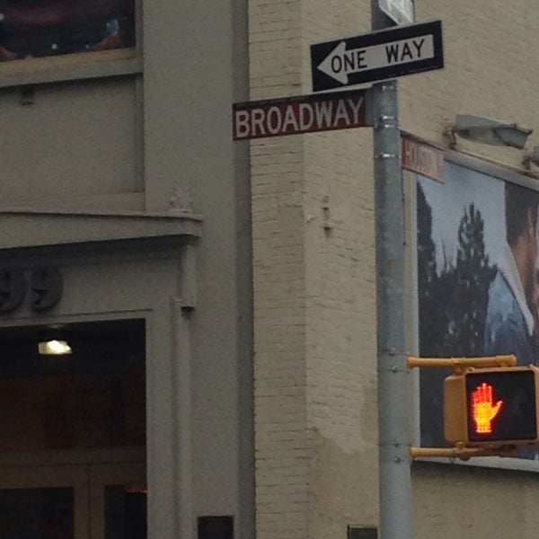 Hollister on outlet broadway