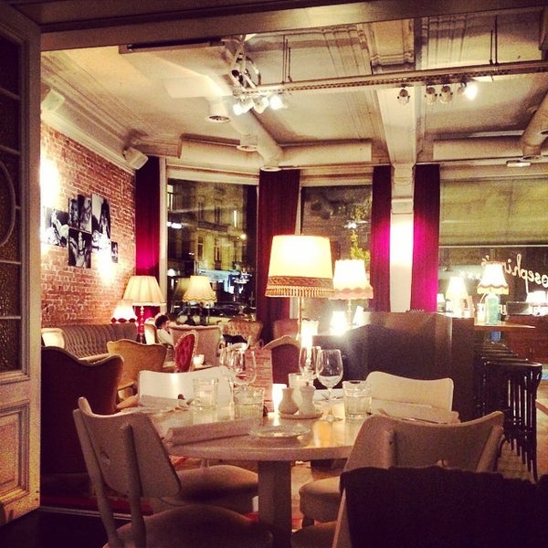 Photo taken at Josephine&#39;s Bar &amp; Restaurant by Geert T. on 11/19/2014