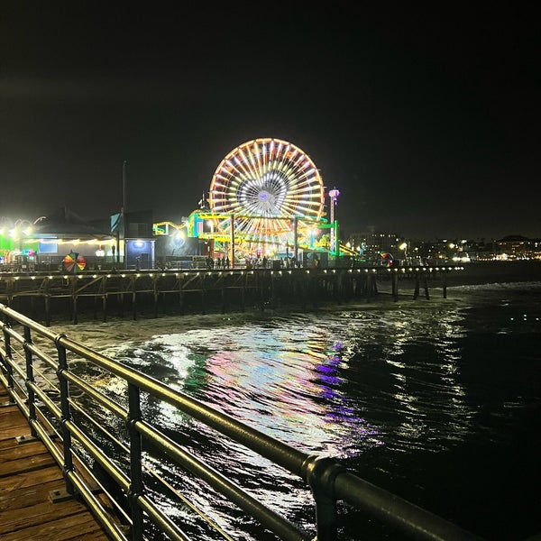 Foto tirada no(a) Santa Monica Pier Carousel por Maghiar R. em 10/24/2022