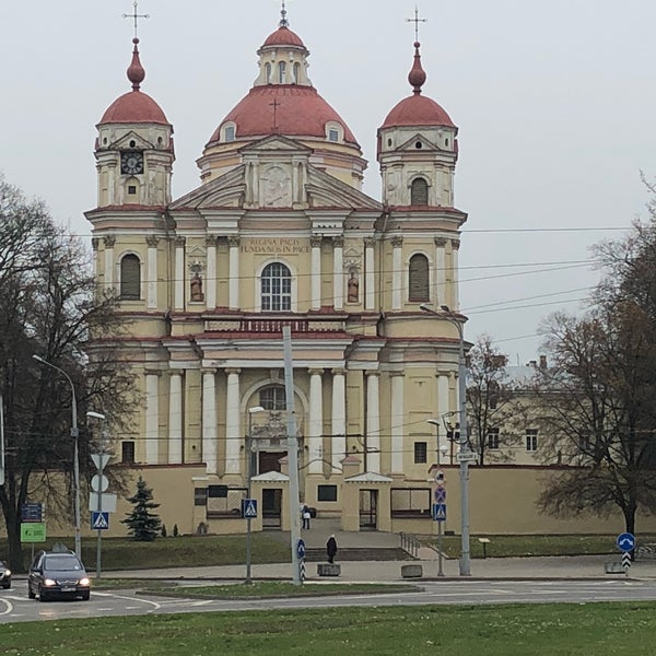Photo taken at Šventų apaštalų Petro Ir Povilo Bažnyčia | Church of St Peter and St Paul by HİKMET on 11/7/2018