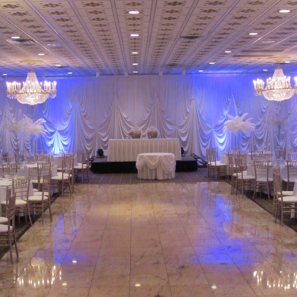 Photo prise au Manzo&#39;s Banquets &amp; Catering par Manzo&#39;s Banquets &amp; Catering le12/13/2014