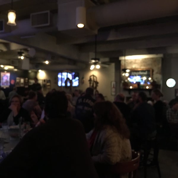 Foto tomada en Riverbend Restaurant &amp; Bar  por Scott L. el 1/9/2016