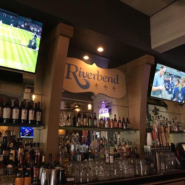 Foto tomada en Riverbend Restaurant &amp; Bar  por Scott L. el 6/29/2016