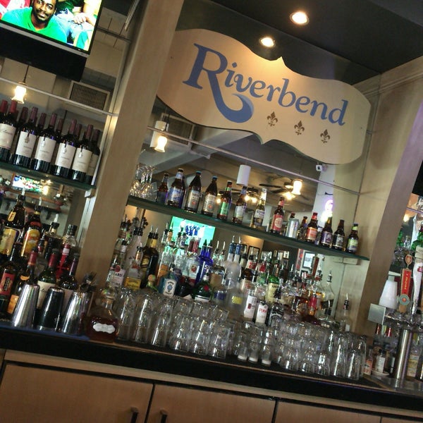 Foto tomada en Riverbend Restaurant &amp; Bar  por Scott L. el 8/11/2016