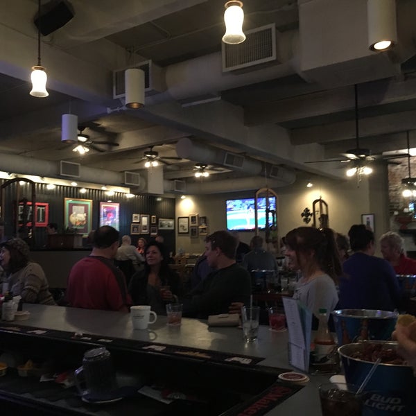 Foto tomada en Riverbend Restaurant &amp; Bar  por Scott L. el 4/10/2016