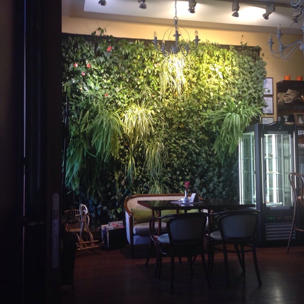 Foto tirada no(a) Tea &amp; Coffee garden por Mish M. em 8/16/2015