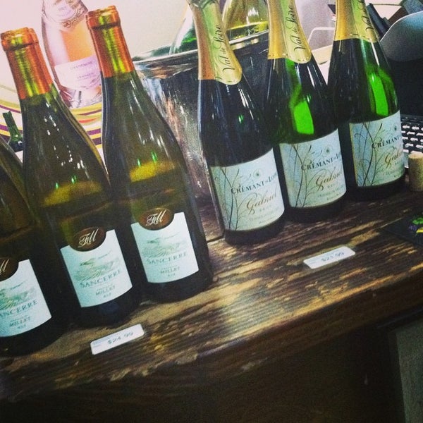 Foto diambil di Rosetta Wines &amp; Spirits oleh Nicolette H. pada 8/19/2014