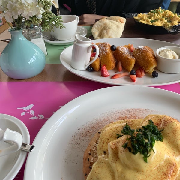 Foto tirada no(a) Lily Restaurant por Khloud H. em 4/2/2019