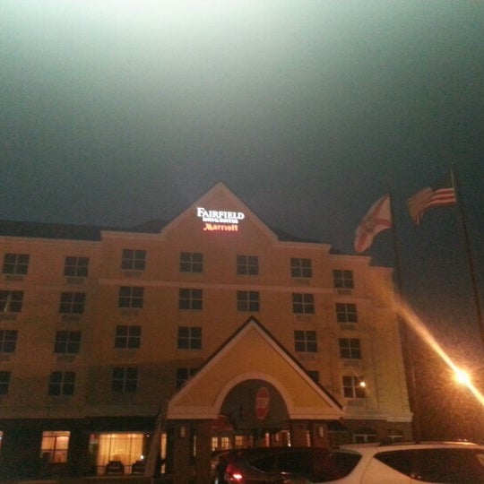 Das Foto wurde bei Fairfield Inn &amp; Suites Orlando Lake Buena Vista von Faith L. am 10/28/2012 aufgenommen