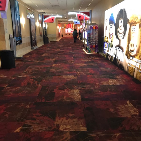 Foto di Regal Kendall Village IMAX & RPX 8595 S.W. 124 Avenue