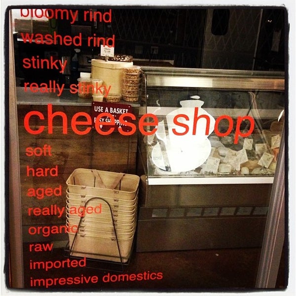 รูปภาพถ่ายที่ Cheese Shop โดย Mitch D. เมื่อ 11/20/2013