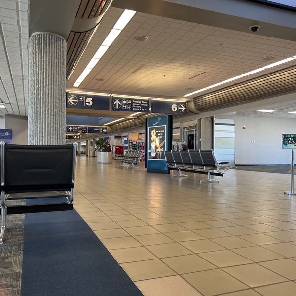 Photo taken at Huntsville International Airport (HSV) by David H. on 10/8/2022