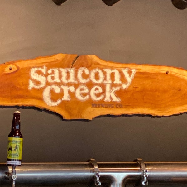 7/17/2021 tarihinde Dennis M.ziyaretçi tarafından Saucony Creek Brewing Company + Gastropub'de çekilen fotoğraf